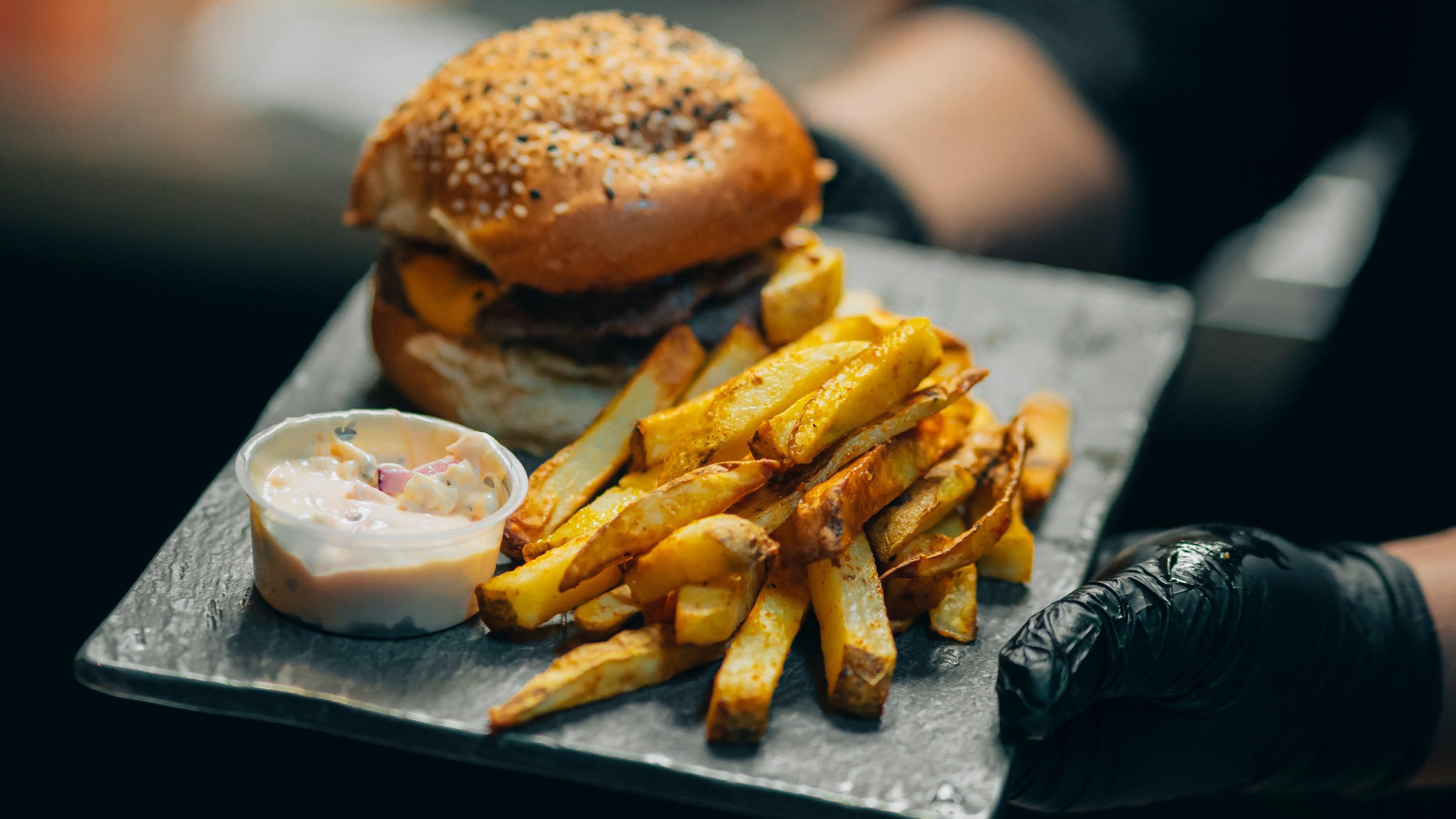 Street food zona s hranom i pićem na Meet For Speed festivalu