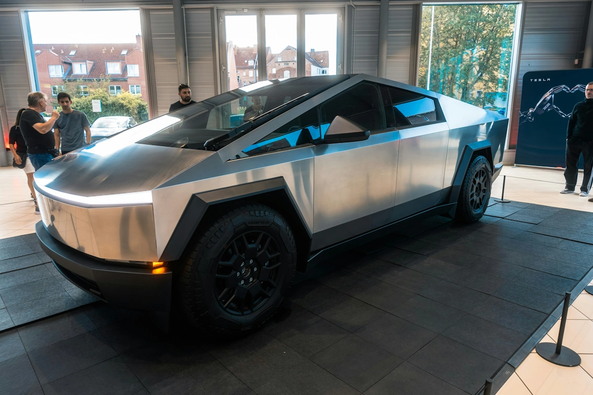 Tesla Cybertruck izložen na Meet For Speed 2026
